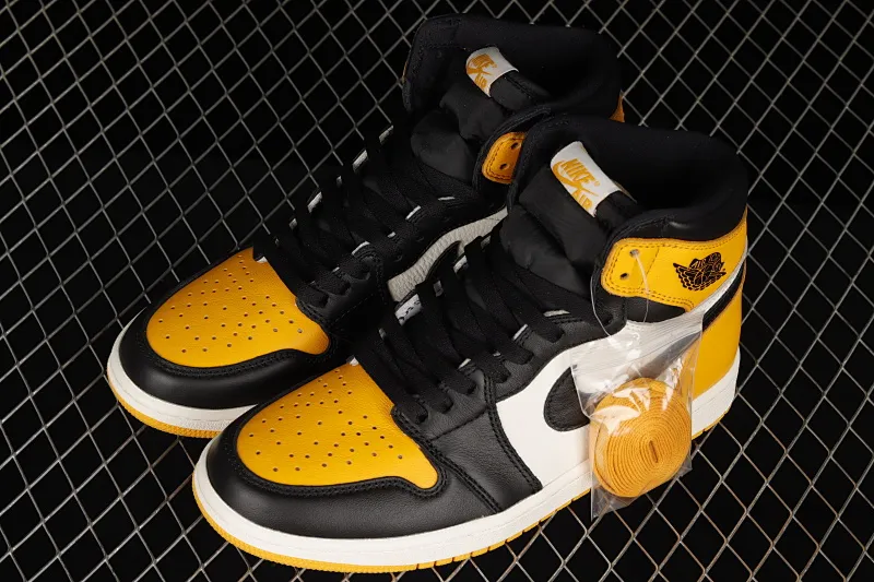 All categories Air Jordan Jordan series basketball shoes Air Jordan 1 High foreign trade version Air Jordan 1 Retro High OG AJ1 Joe 1 black and yellow toe 555088-711